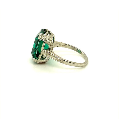 18-karat White Gold Green Gemstone Ring